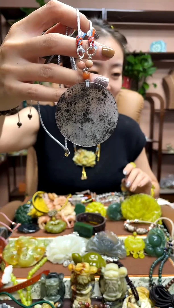 未镶嵌岫玉吊坠·