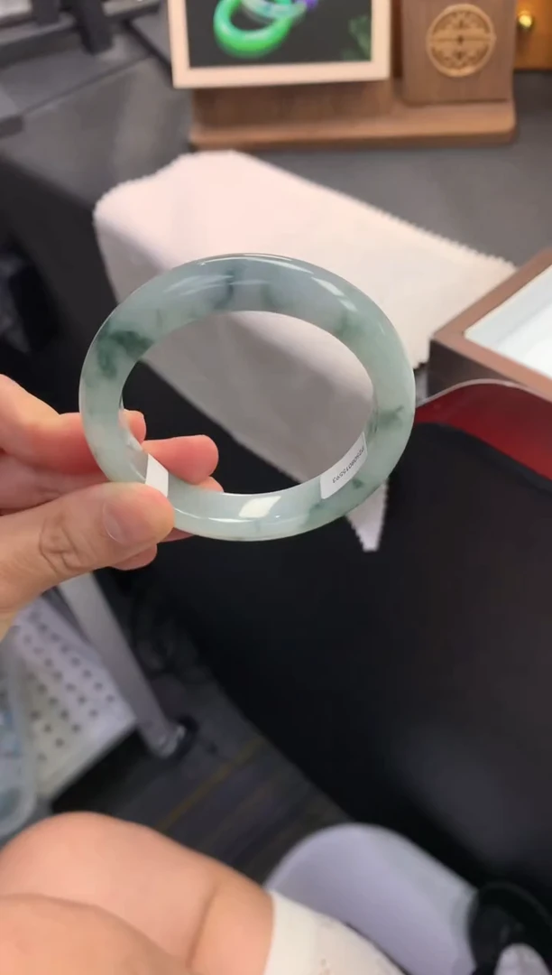 未镶嵌手镯翡翠莹*退货需手镯吊牌标签完好
