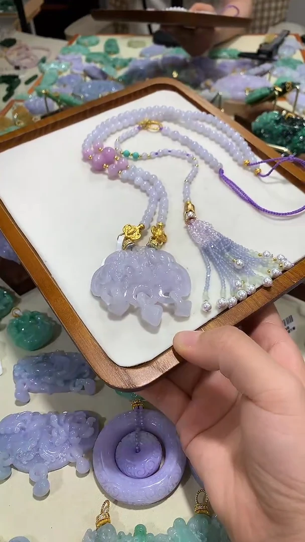 颈饰未镶嵌翡翠吊坠