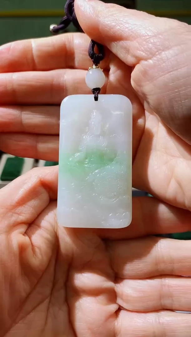 吊坠(不含链)未镶嵌和田玉（翠青玉）华***人和田玉观音挂件