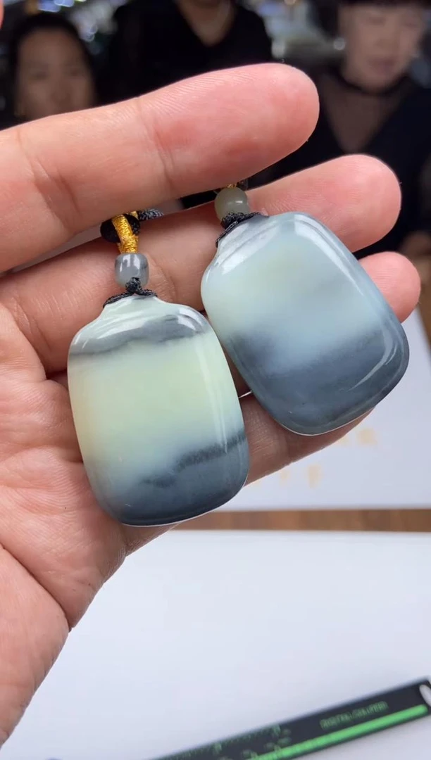 天然和田玉吊坠（多样性发其一）FS012064