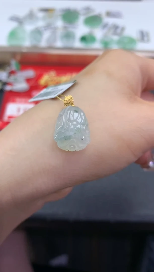 翡翠18K金镶嵌颈饰..........
