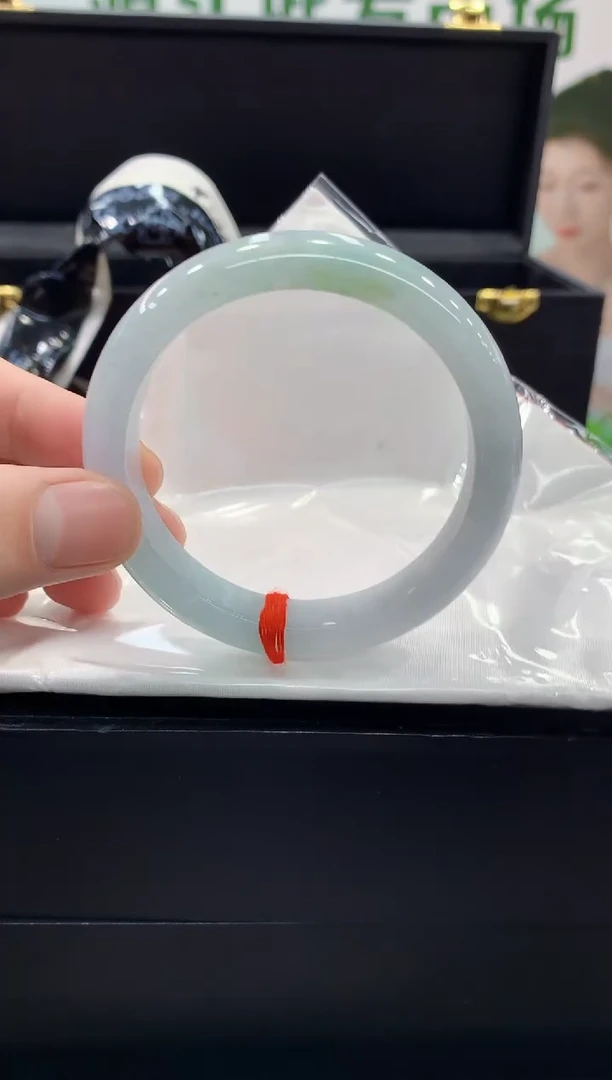 翡翠手镯未镶嵌手镯