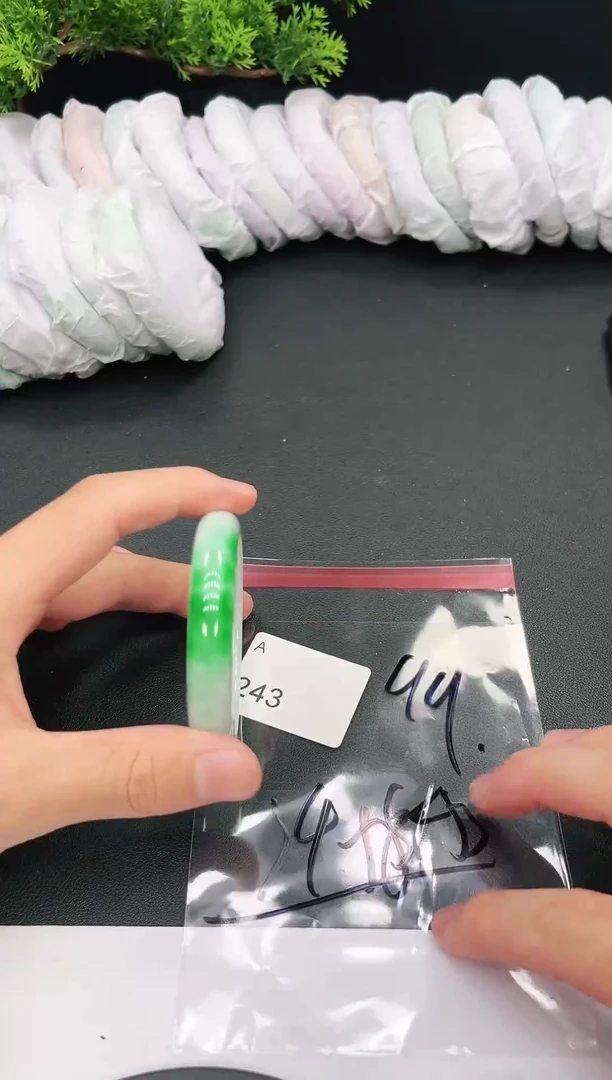 未镶嵌手镯翡翠A243