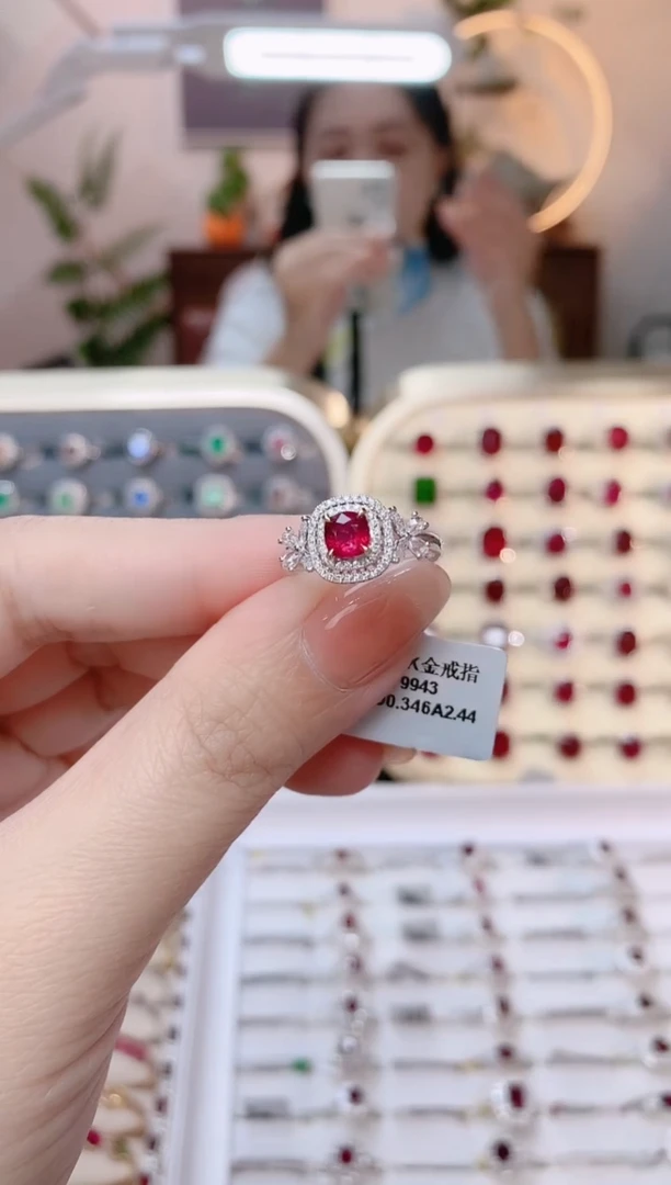 【闪购商品】红宝石18K金戒指18K金镶嵌18K金戒指