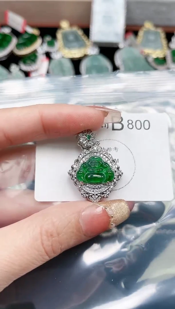 【闪购商品】翡翠颈饰未镶嵌800赠皮绳