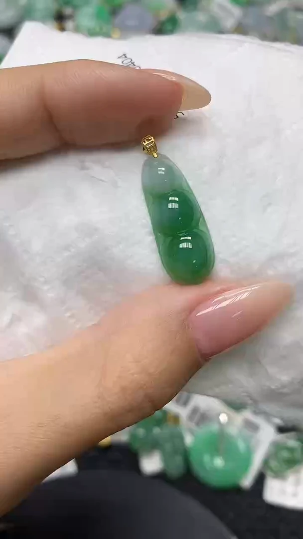 颈饰18K金镶嵌翡翠11111111111