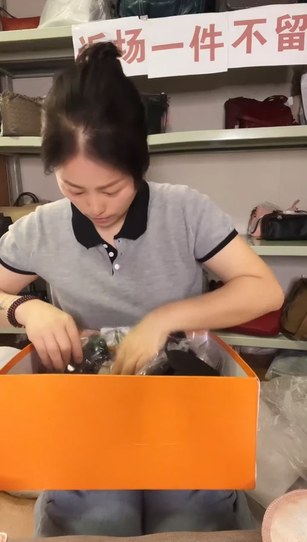 小牛皮（革） 高端订制时尚百搭女士手提 腋下斜跨包包