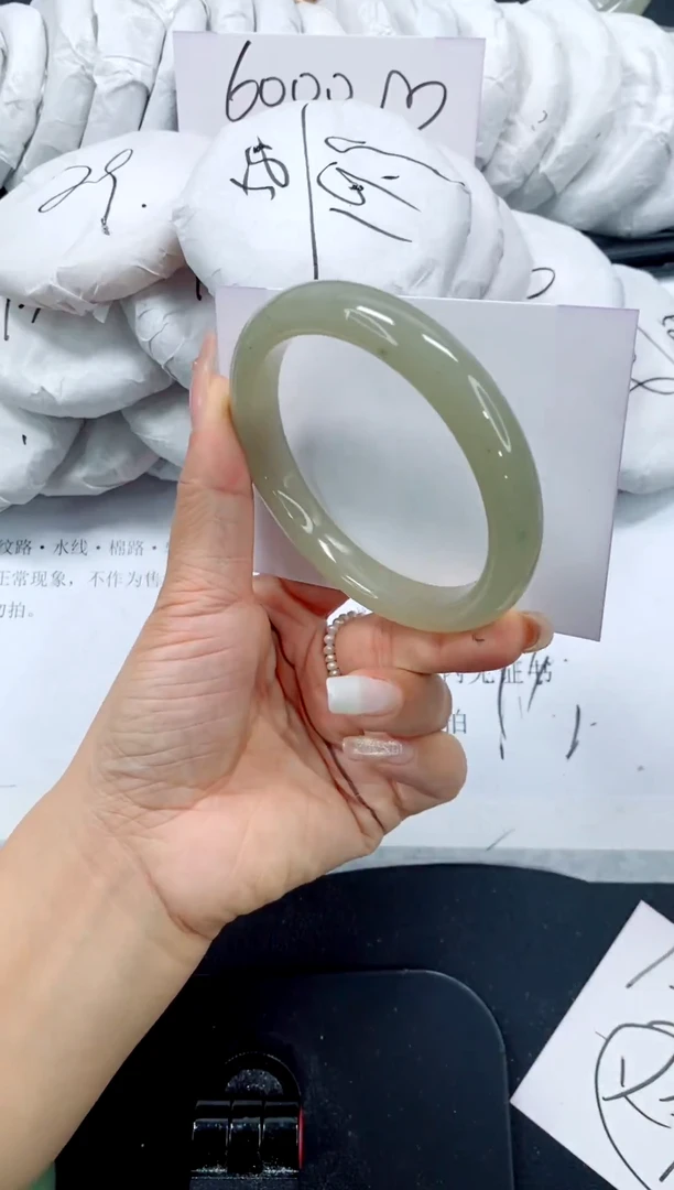 未镶嵌手镯石英质玉112-62