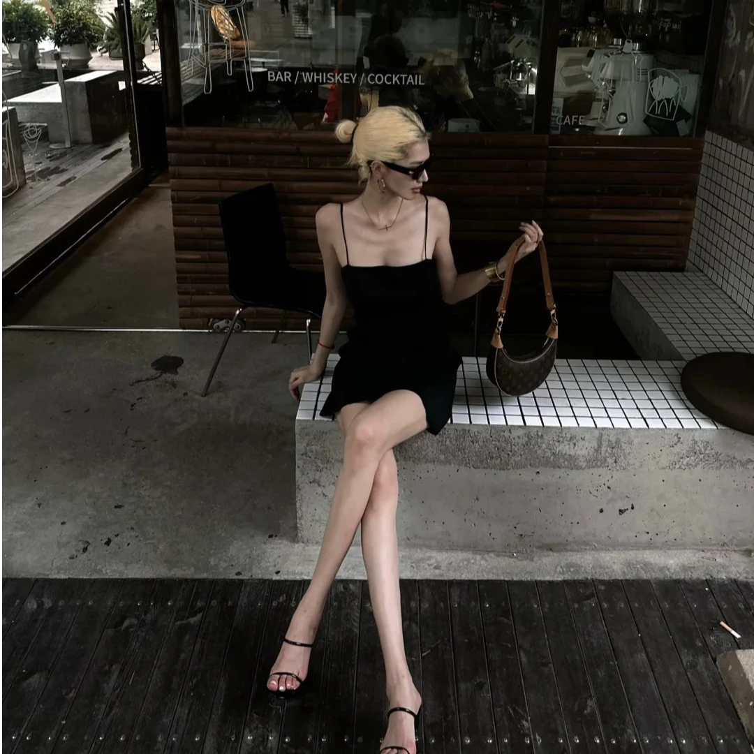 2025夏季新款连衣裙吊带纯色小众短裙显瘦外穿裙子A字裙夏季黑色