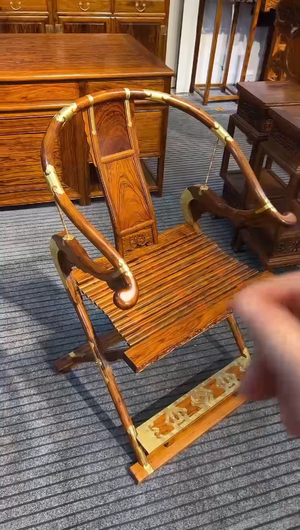 花梨木类椅子一个