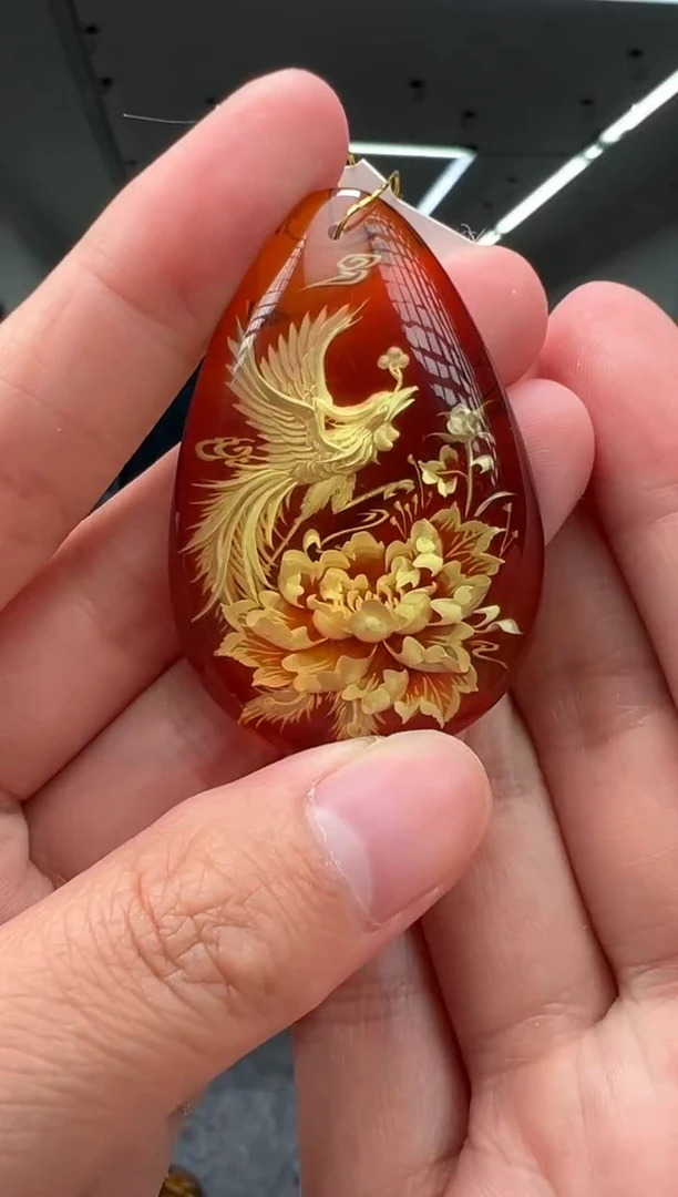 未镶嵌颈饰琥珀凤凰