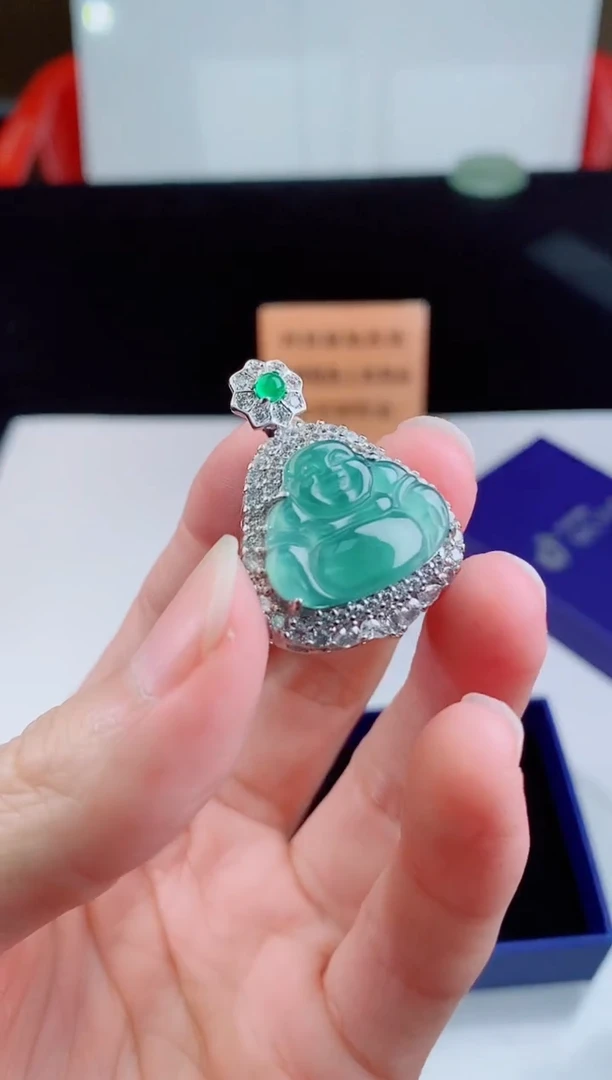 颈饰未镶嵌翡翠