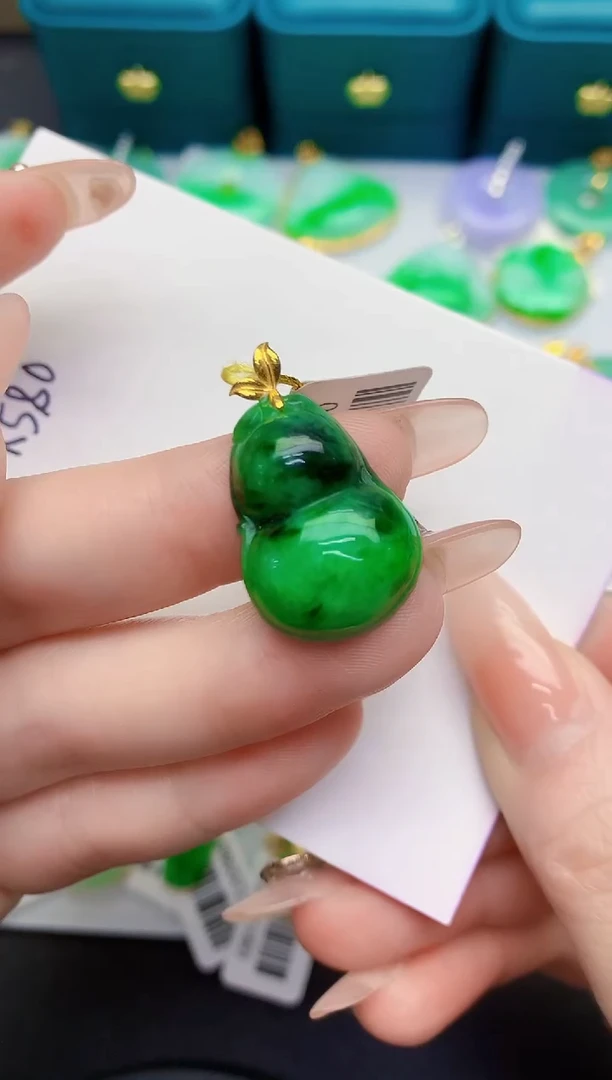 颈饰18K金镶嵌翡翠缅甸天然翡翠A货