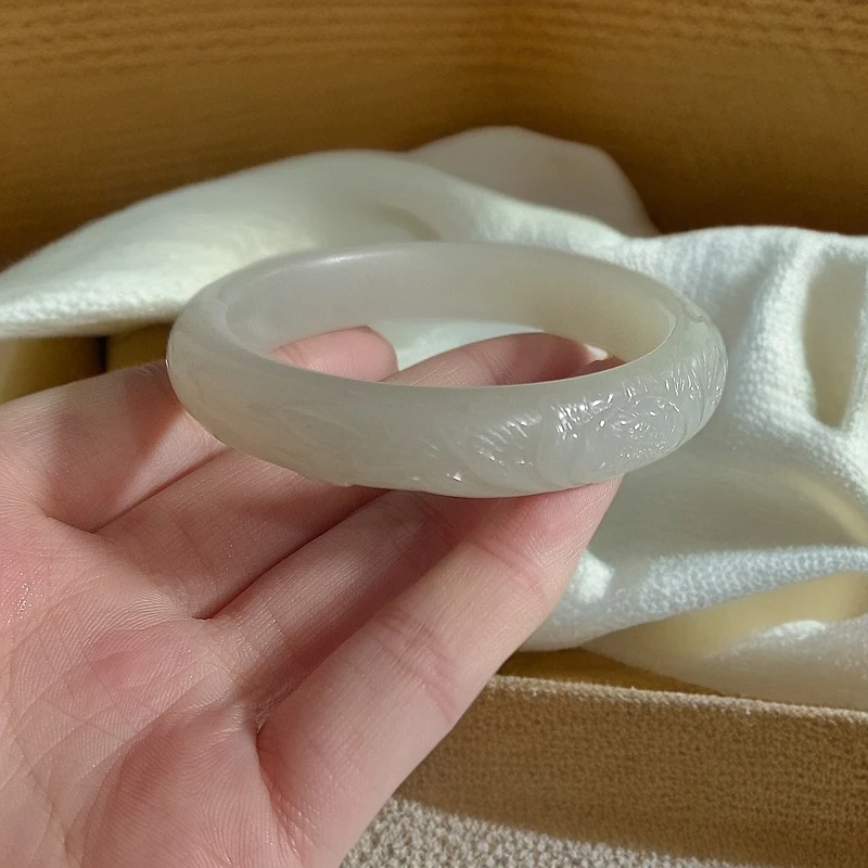 和田玉白玉手工雕刻手镯（圈口51.6）