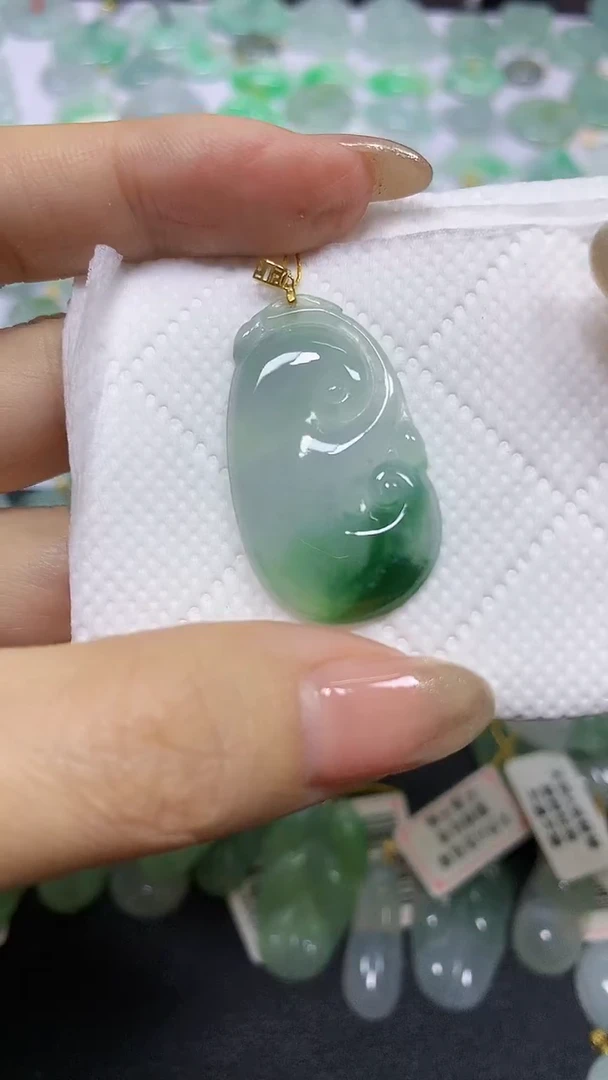 颈饰18K金镶嵌翡翠天然翡翠A货