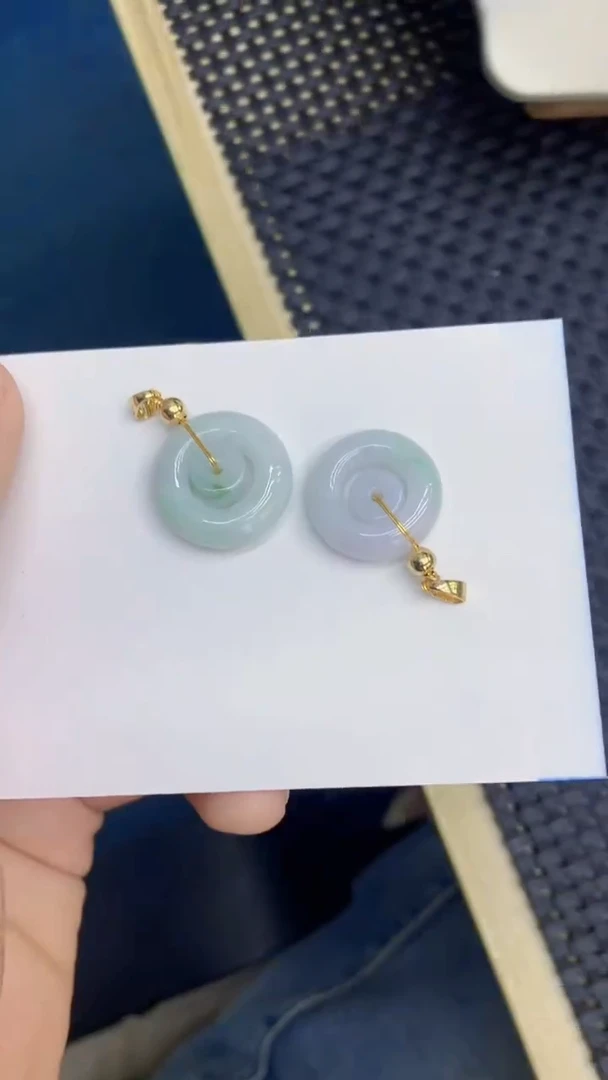 翡翠未镶嵌颈饰多样性发其一