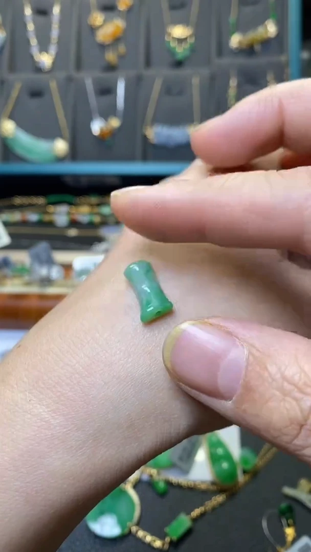 颈饰未镶嵌翡翠37581