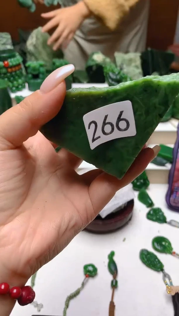 未镶嵌和田玉（碧玉）珠宝半成品0