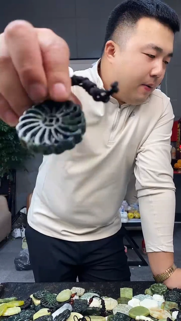 未镶嵌蛇纹石玉其他天然岫玉（多样性发其中之一）