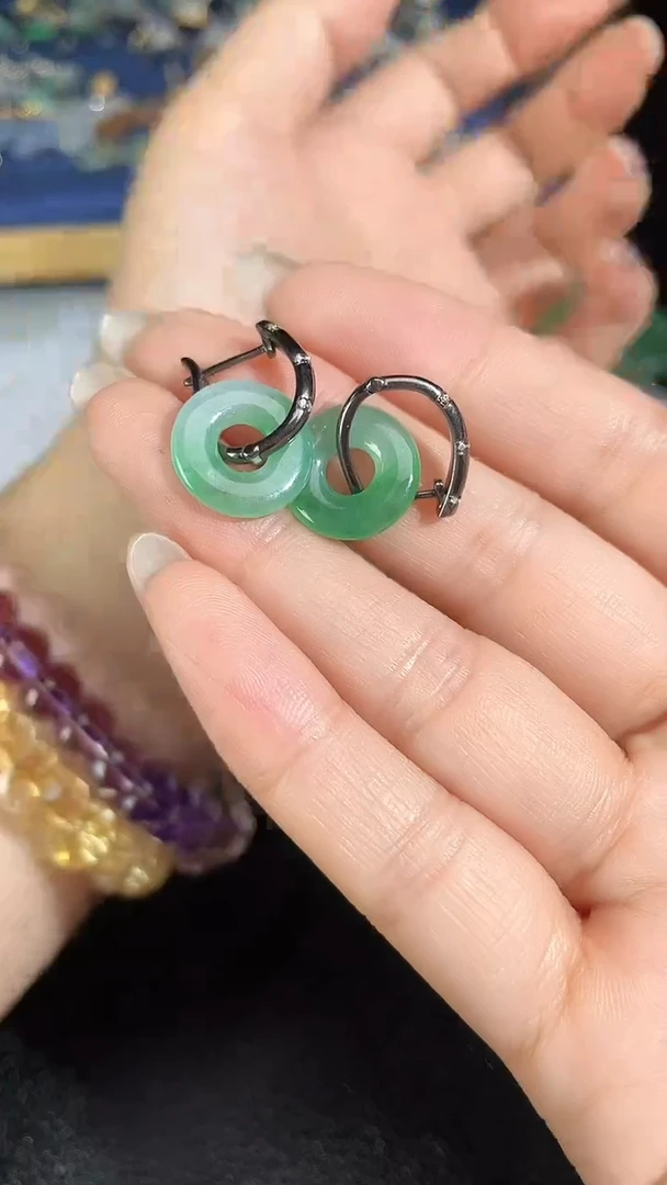 颈饰银S925镶嵌翡翠2026123001