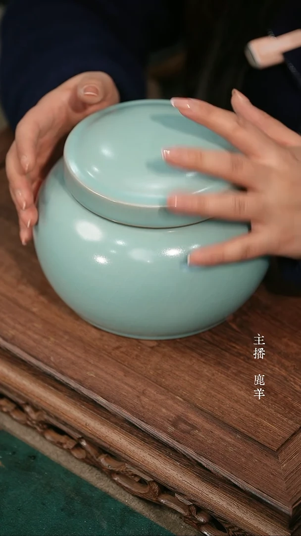 茶叶罐-晓青底款-微瑕-羊