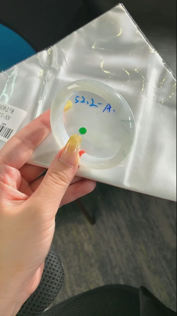 翡翠手镯未镶嵌赫**勃翡翠手镯