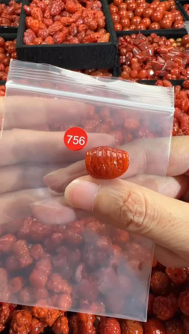 颈饰未镶嵌南红玛瑙1