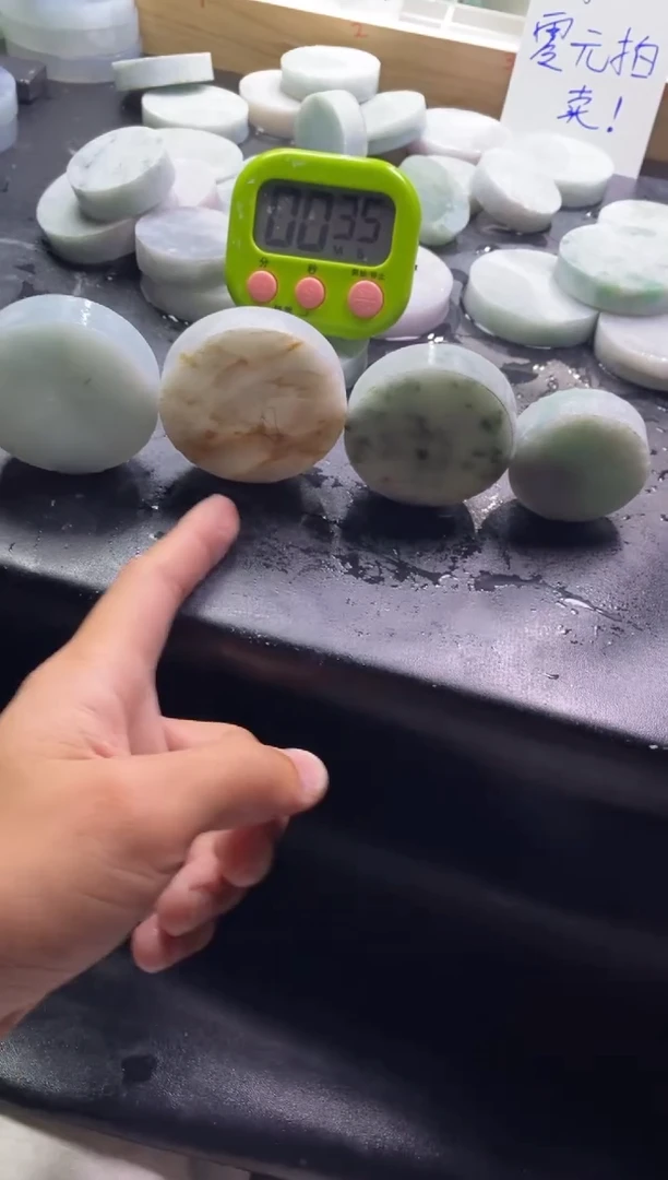 【闪购商品】翡翠挂件未镶嵌镯心