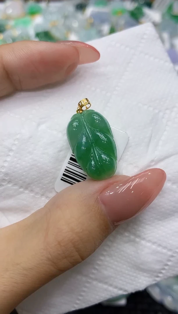 颈饰18K金镶嵌翡翠111111111111