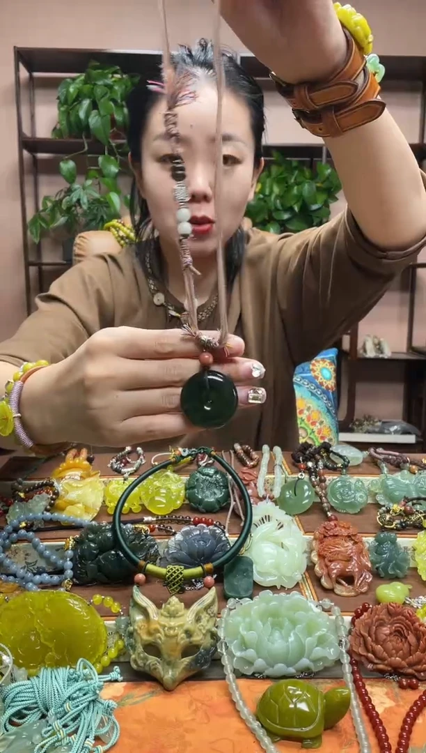 未镶嵌岫玉吊坠·