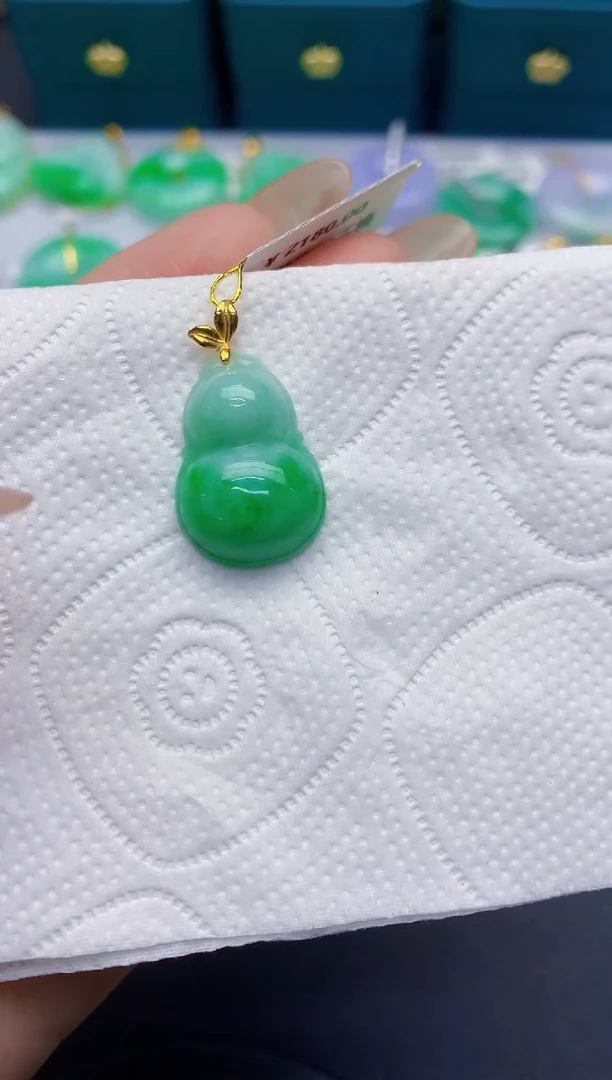 颈饰18K金镶嵌翡翠缅甸天然翡翠A货