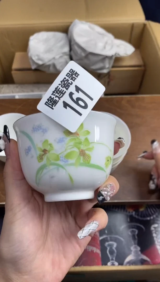 【闪购商品】瓷片隆莲瓷器欢迎大家