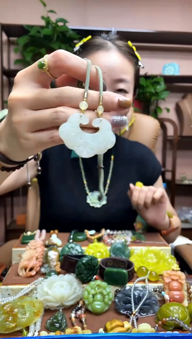 未镶嵌岫玉吊坠·
