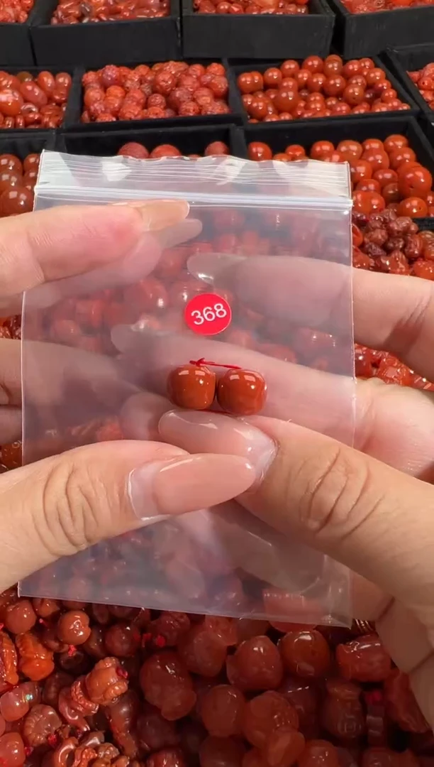 南红玛瑙未镶嵌颈饰1