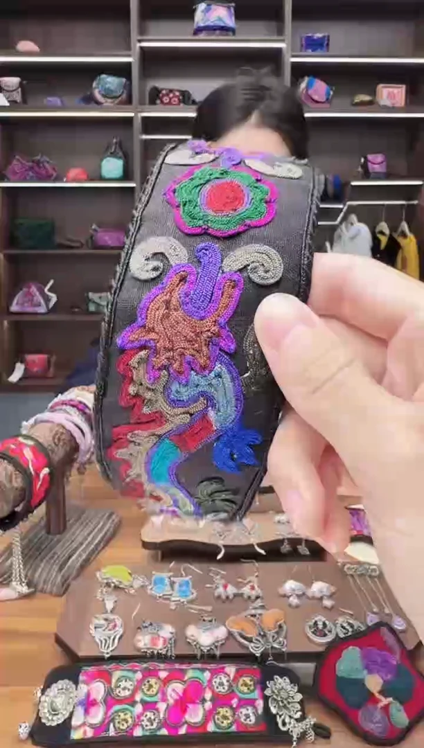 织绣A164蒙阿苏苗绣传承店