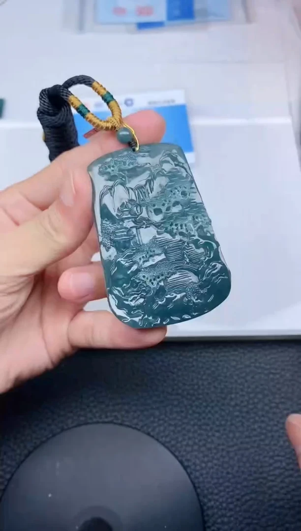 颈饰未镶嵌翡翠