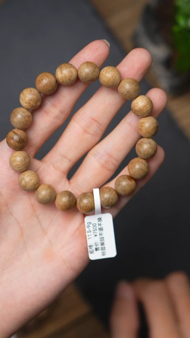 沉香吊坠L96-8   满天星菩萨奇老料 11.5  9g