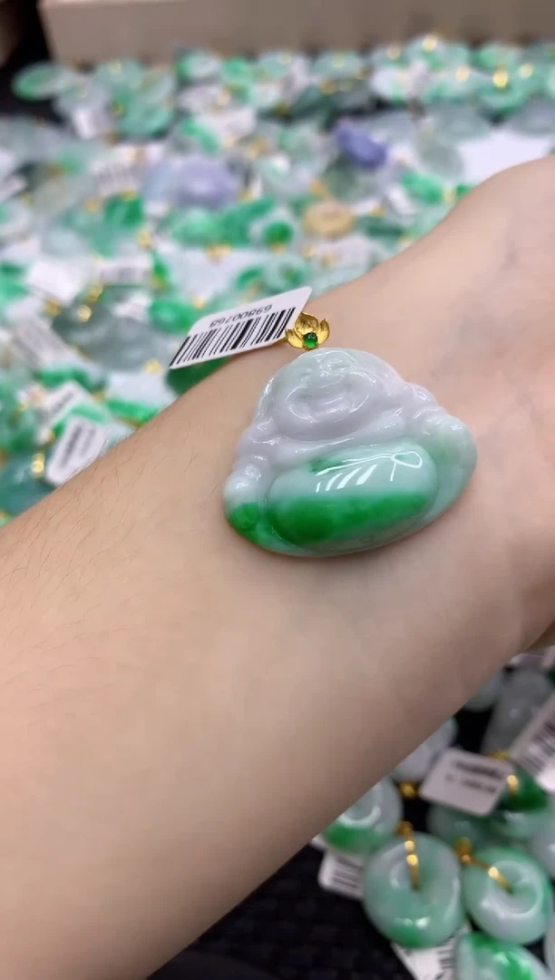 翡翠18K金镶嵌颈饰1111111111111