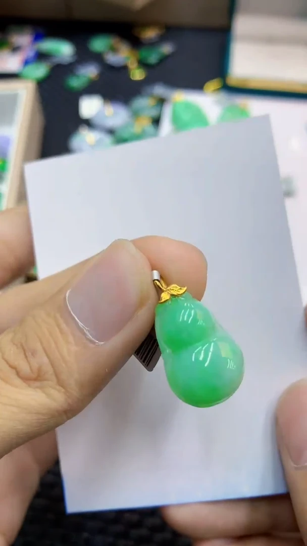 翡翠18K金镶嵌吊坠(不含链)1