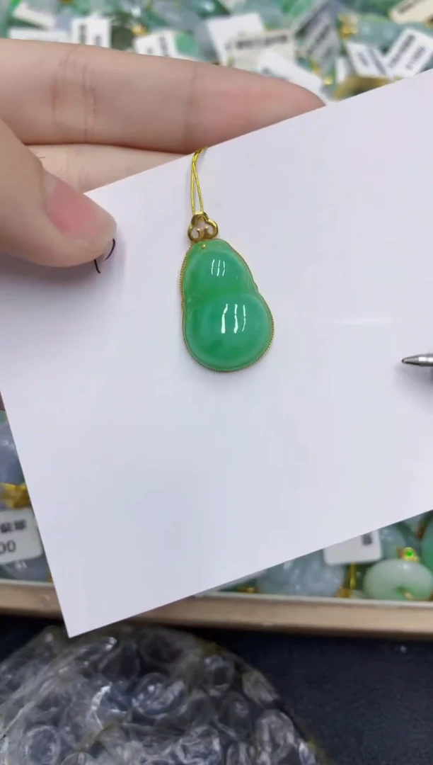 颈饰18K金镶嵌翡翠 翡翠