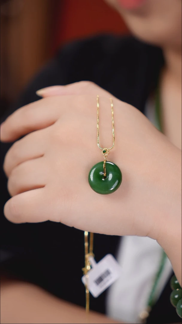 吊坠(赠链)18K金镶嵌和田玉21
