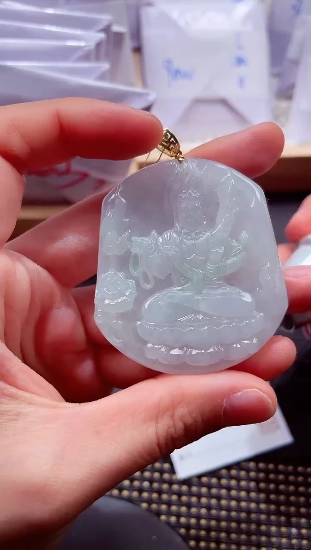 颈饰18K金镶嵌翡翠 000111 不动