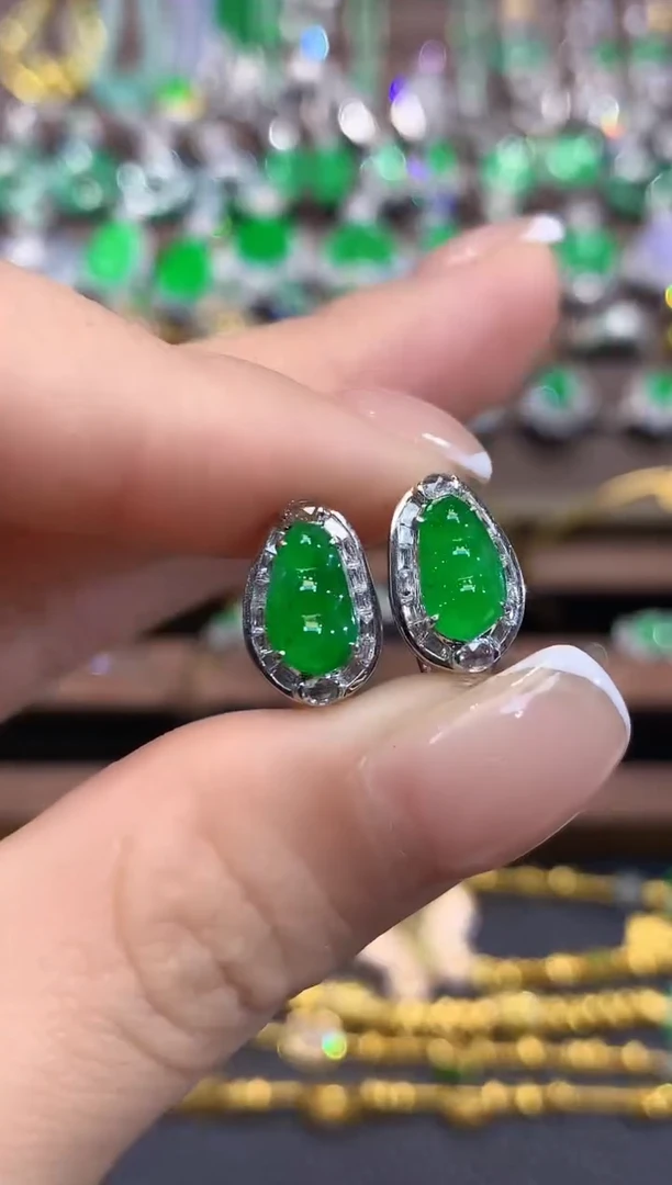 18K金镶嵌翡翠耳饰c25一对