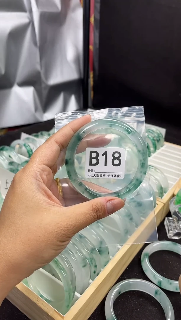 【闪购商品】石英岩玉手镯未镶嵌B18