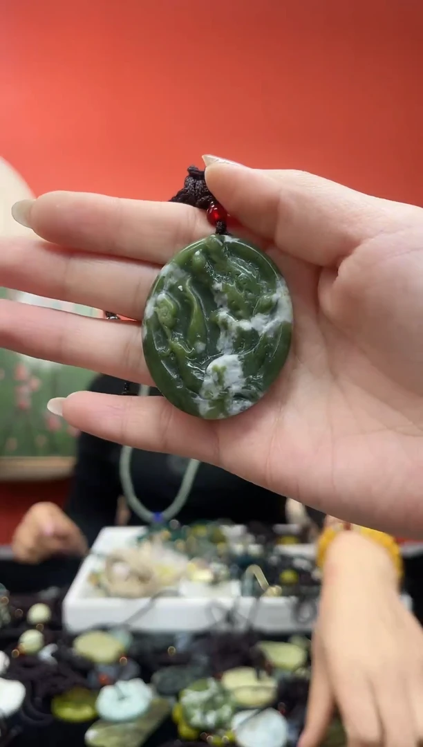 未镶嵌岫玉吊坠.