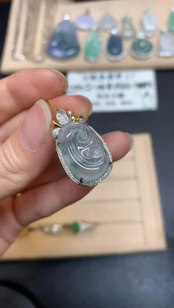 【闪购商品】翡翠颈饰18K金镶嵌如意【无服务费