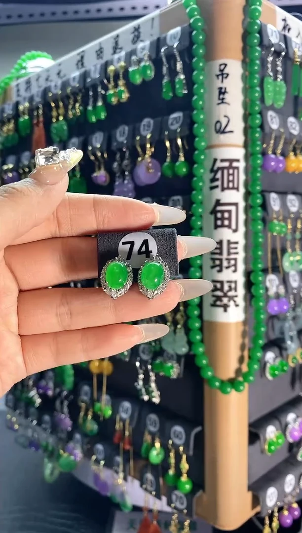 【闪购商品】翡翠耳饰银S925镶嵌74...