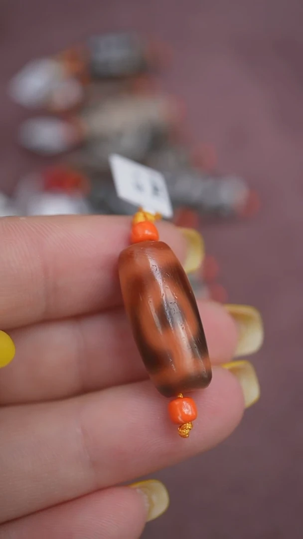 未镶嵌颈饰玛瑙/玉髓董****r蚀花玛瑙珠定制编绳