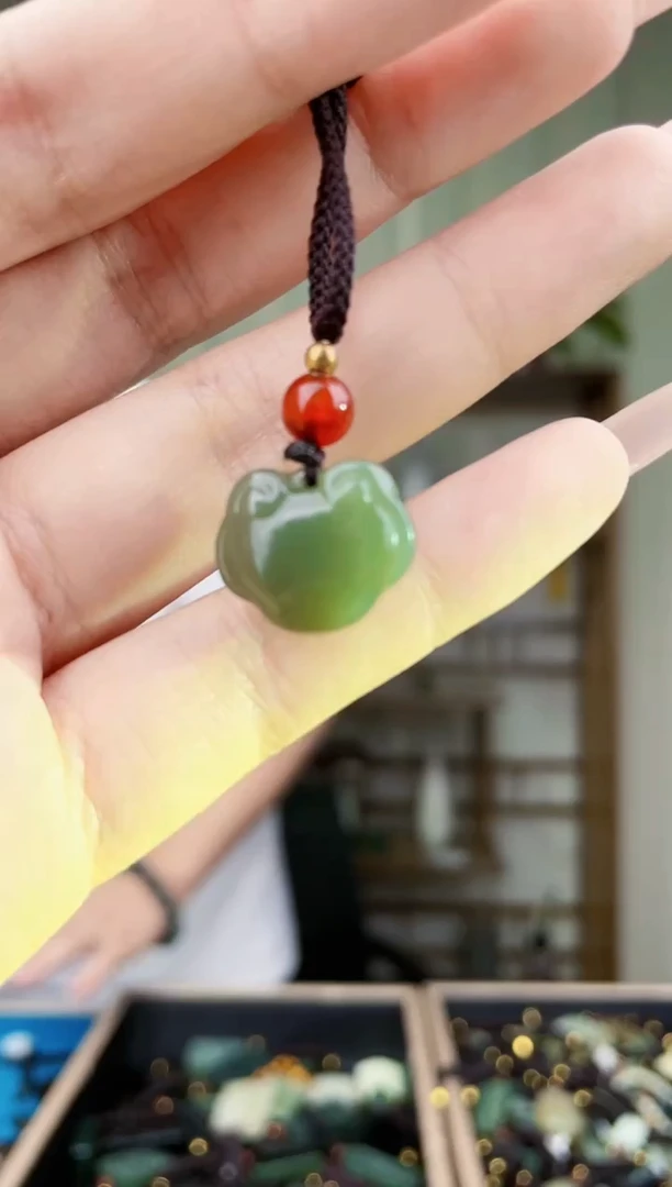 和田玉未镶嵌挂件拍一发一，多样性发货！